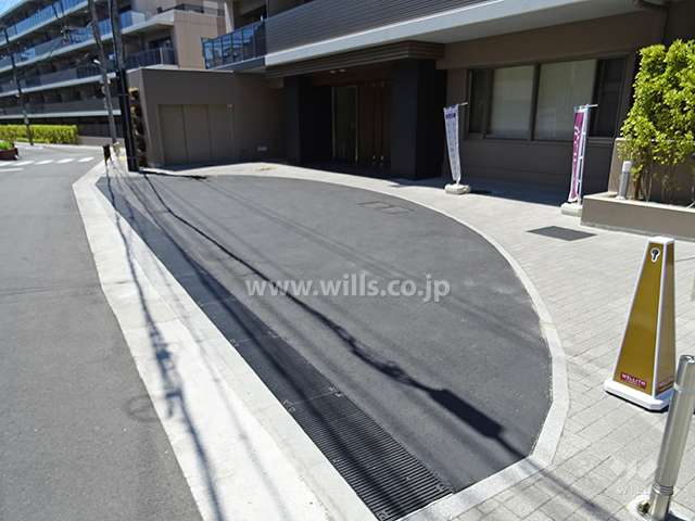 エントランスの車寄せスペース