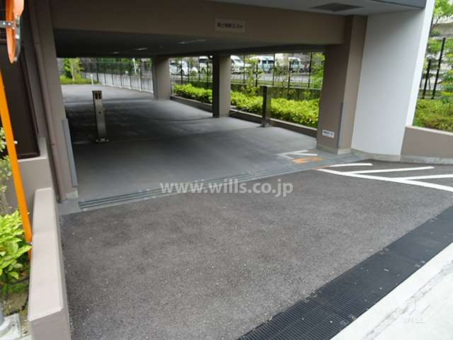 駐車場出入り口（ロボットゲート付）