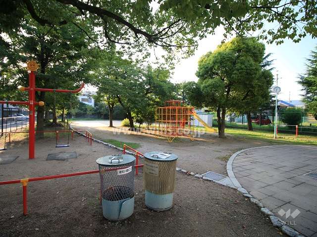 敷地に隣接する児童公園