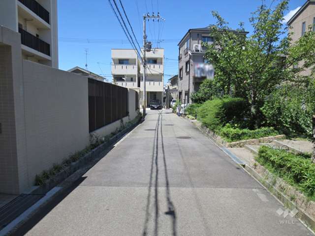 敷地北側の前面道路