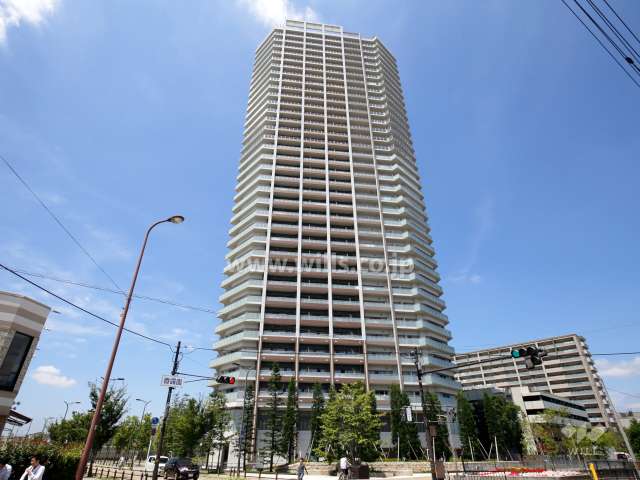パークタワー南千里丘（南東側から）