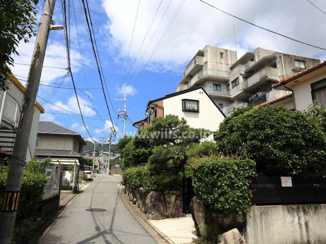 敷地南側の前面道路