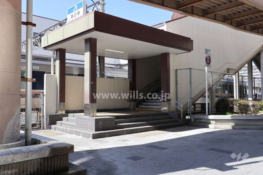 エントランスを出てすぐのところにJR「塚口」駅改札があります。