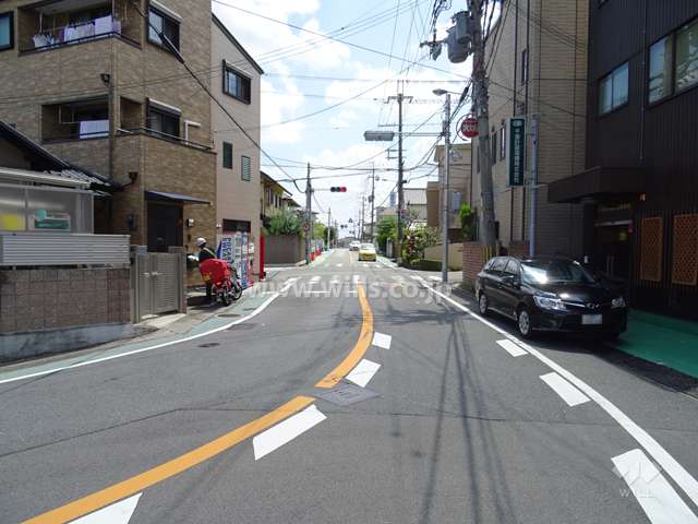 敷地北側の前面道路