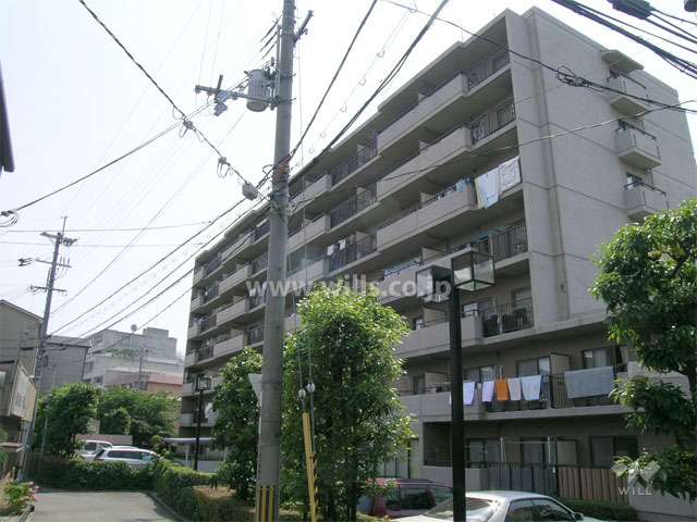 東側には一戸建てが立ち並んでいます