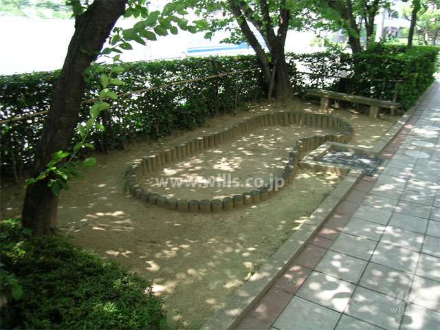 敷地内の小さな公園