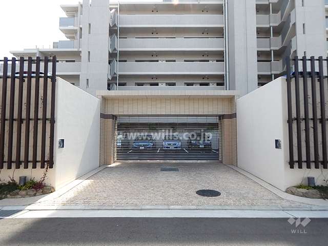 駐車場の出入り口（リングシャッター付き）