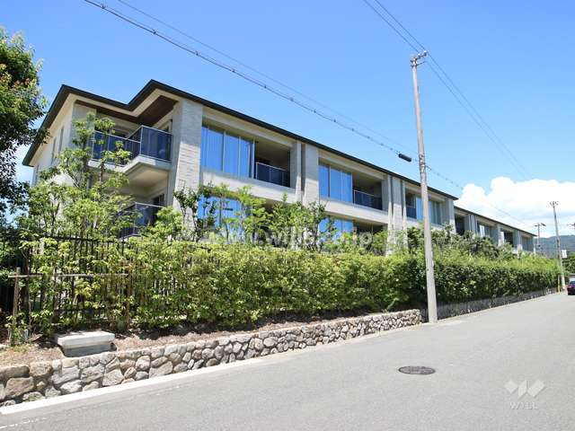 プラウド芦屋平田町の外観（南東側から）
