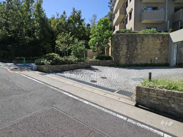 駐車場出入り口