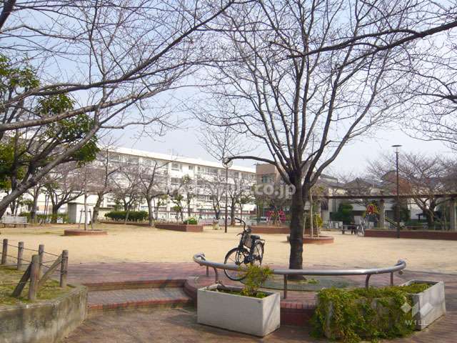マンション北東側に隣接する『東鳴尾公園』