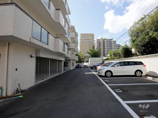 敷地内駐車場（屋外平面式と屋内平面式）