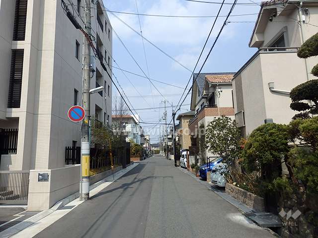 敷地東側の前面道路