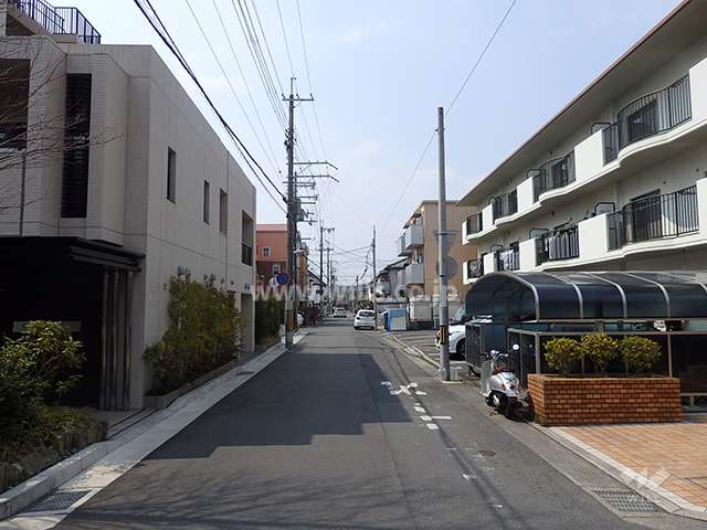 敷地北側の前面道路