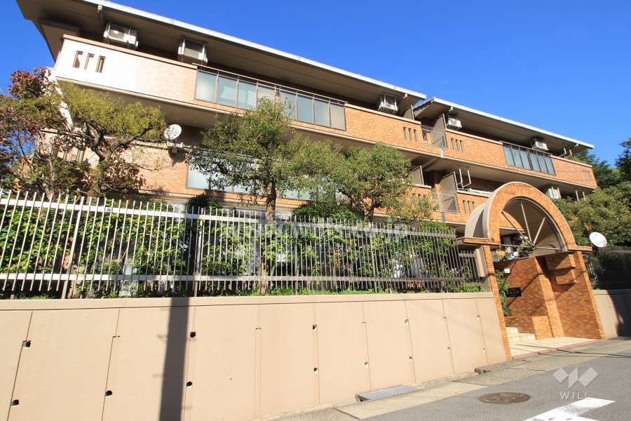 三井農林東山元町ハイツA棟の外観（南西側から）
