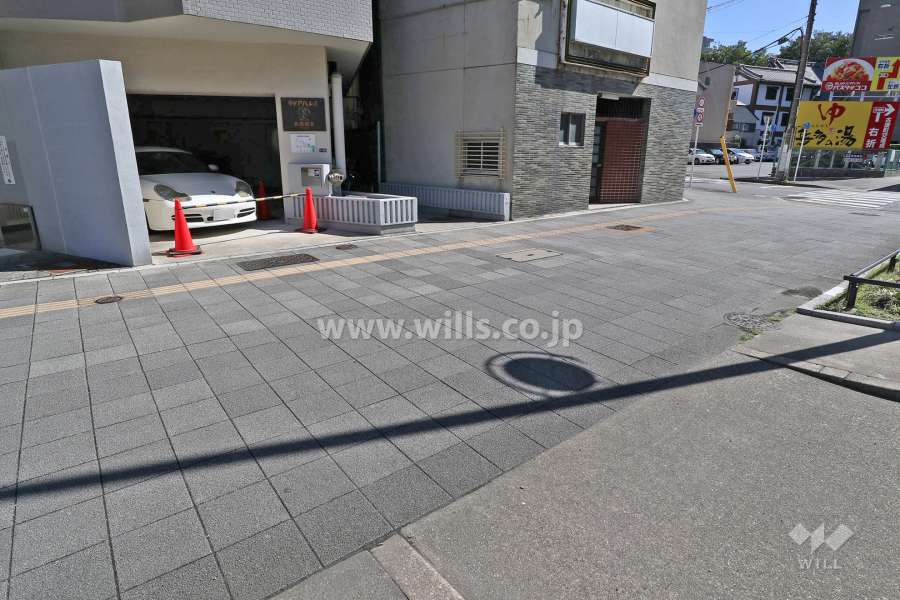 駐車場出入り口