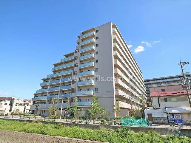 メイツブラン伊丹の外観(南西側から)