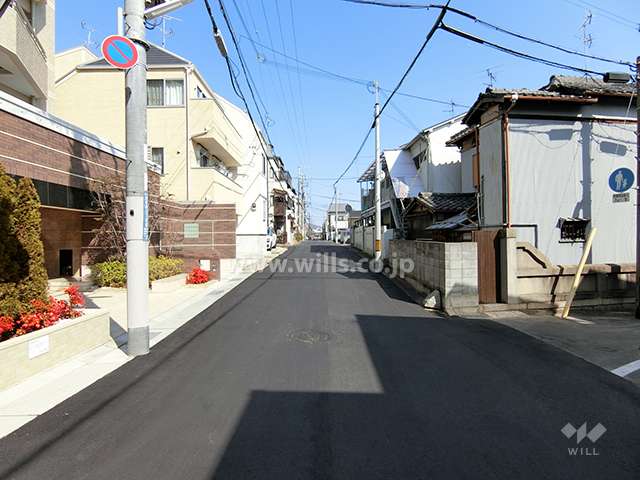 敷地南側の前面道路