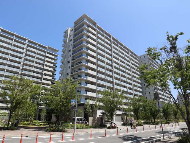 プラウドシティ塚口マークフォレストの外観（南西側から）（D棟）