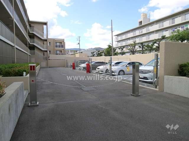 敷地内駐車場(屋外機械式)　※ロボットゲート付きです。