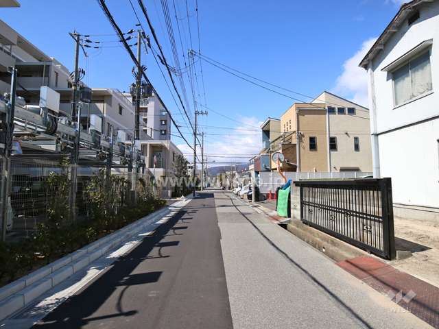 敷地北側の前面道路