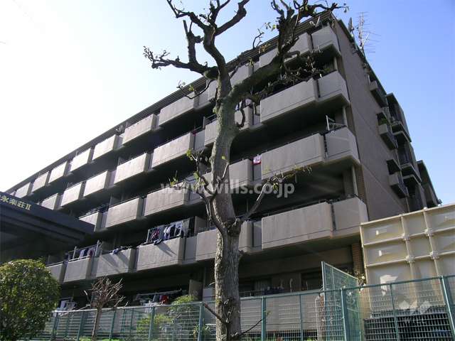 朝日プラザ豊中永楽荘の外観（南東側から）