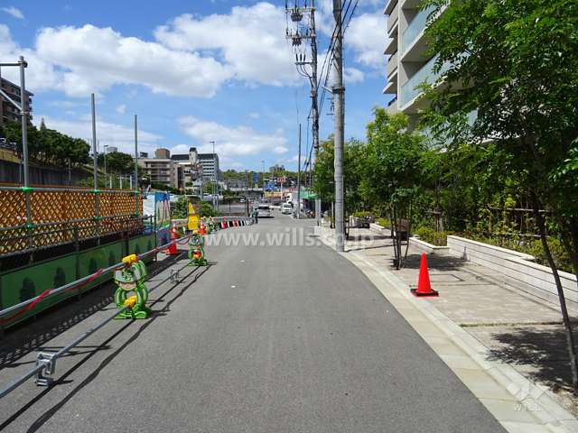 敷地南側の前面道路