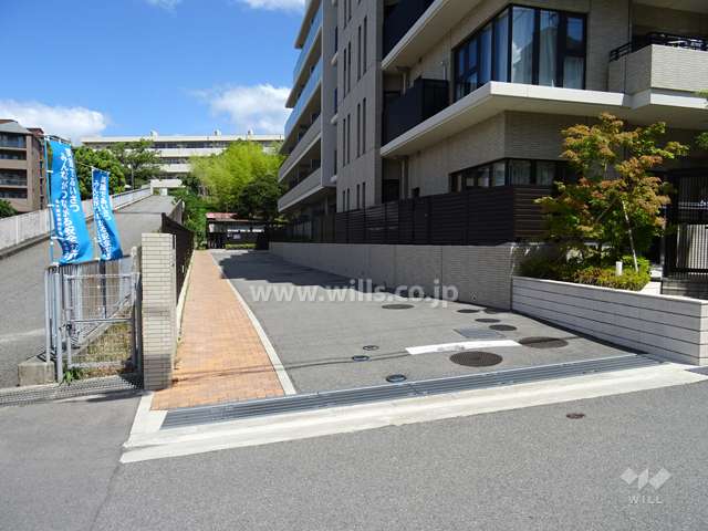 駐車場出入り口