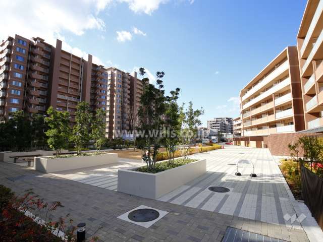 敷地中央にある公園（陽だまりの庭）