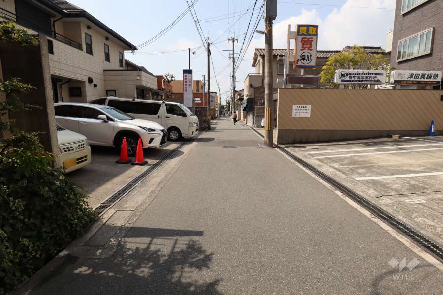 敷地北側の前面道路