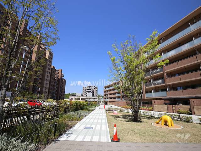 G棟南側の公園（陽だまりの庭）