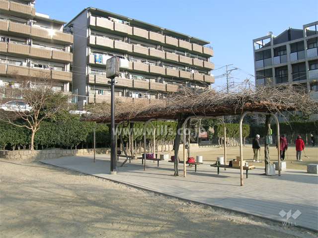 敷地のすぐ南側には『春日北公園』があります