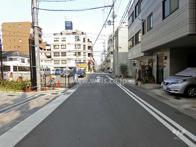 敷地南側の前面道路