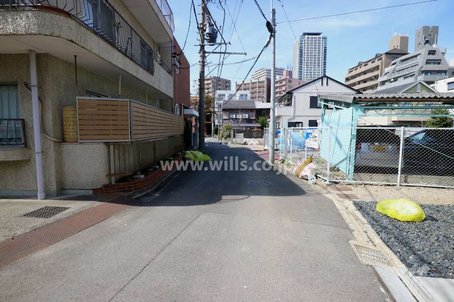 敷地北側の前面道路