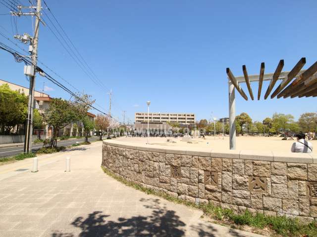 敷地の南東側には『高木公園』があります。