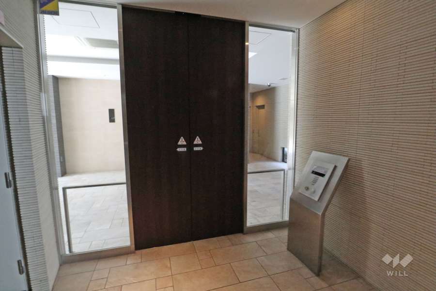 エントランスはオートロック付きです。