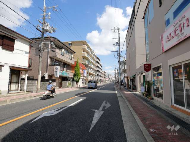 敷地南側の前面道路