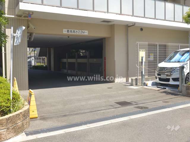 駐車場出入り口