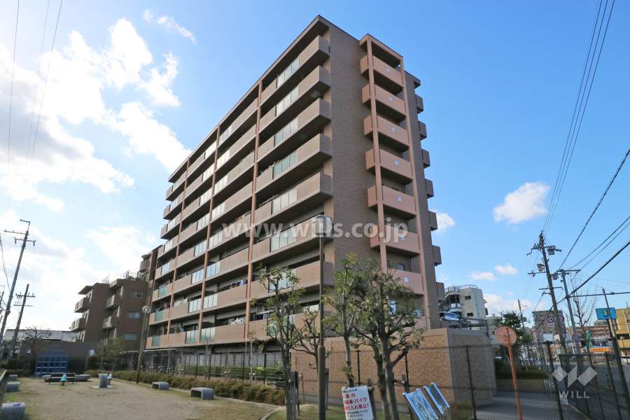 アーバンビュー高槻アンソレイユの外観(北東側から)