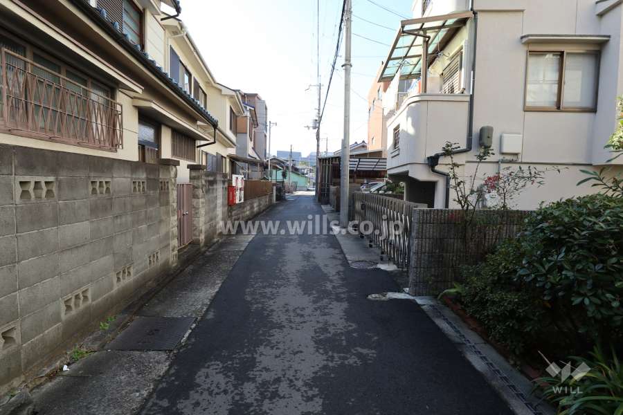 敷地南側の前面道路