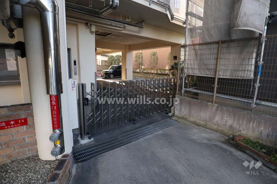 駐車場出入り口