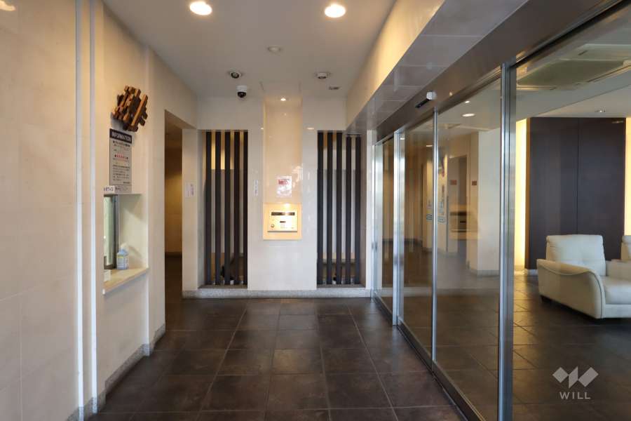 エントランスはオートロック付きです。