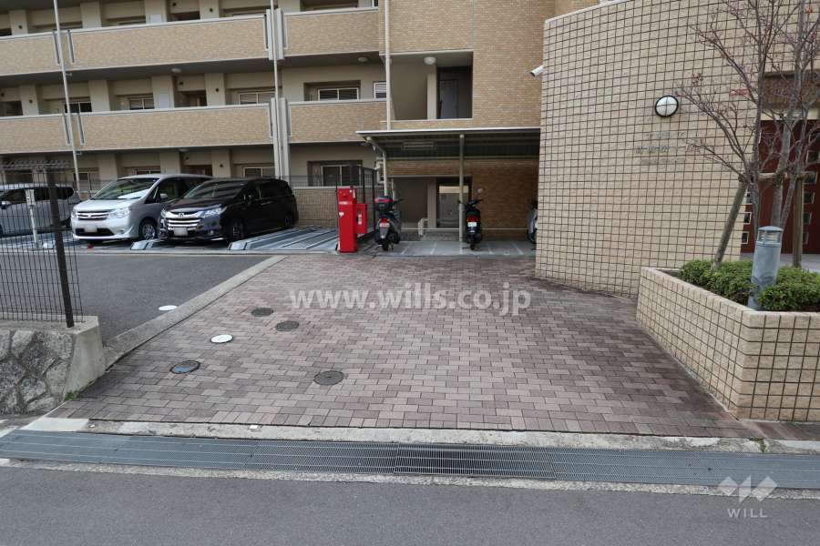 駐車場出入り口