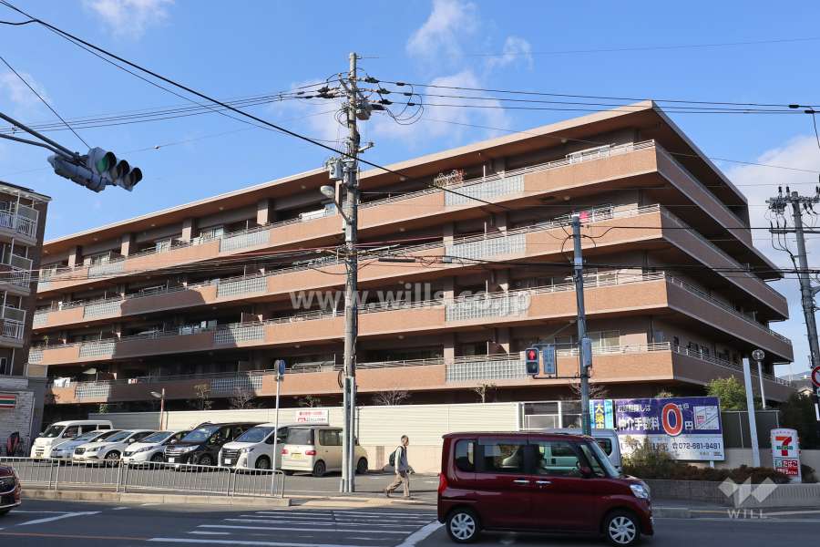 アルス高槻の外観(南側から)