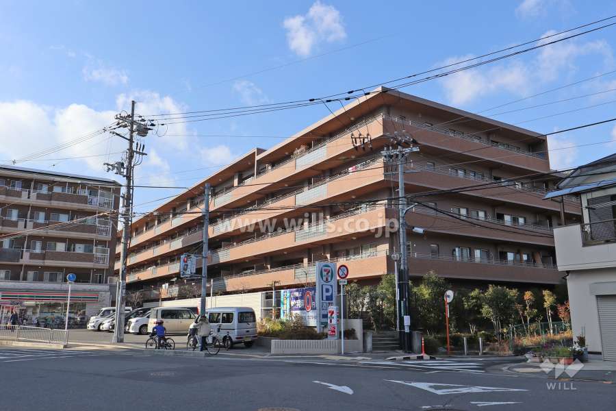 アルス高槻の外観(南東側から)