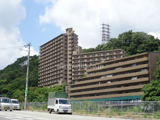 アルテ高槻エミネンスの外観（南東側から）
