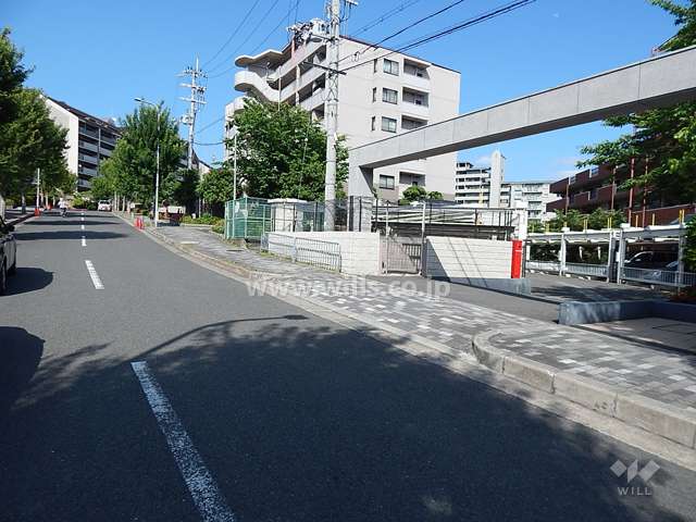 敷地北側の前面道路