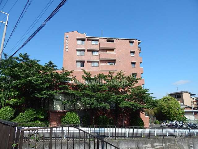 アルバ高槻の外観（西側から）