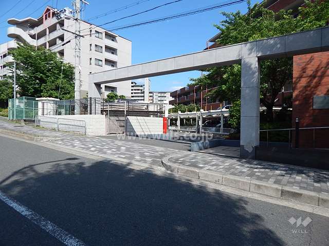 駐車場出入り口