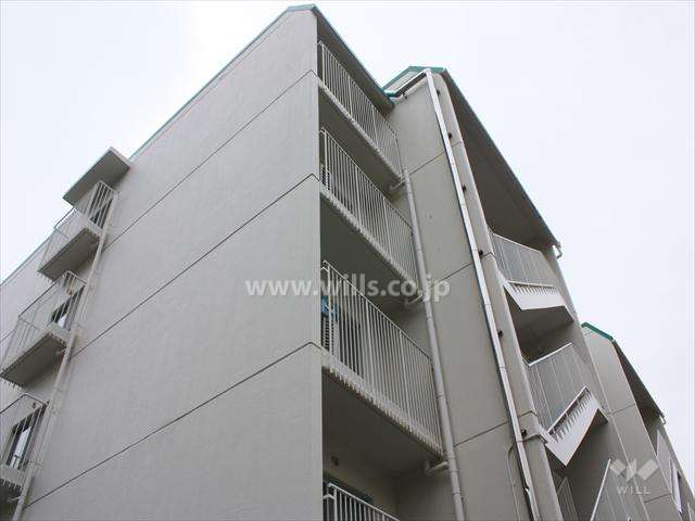 イトーピア高槻松が丘A棟の外観（北東側から）