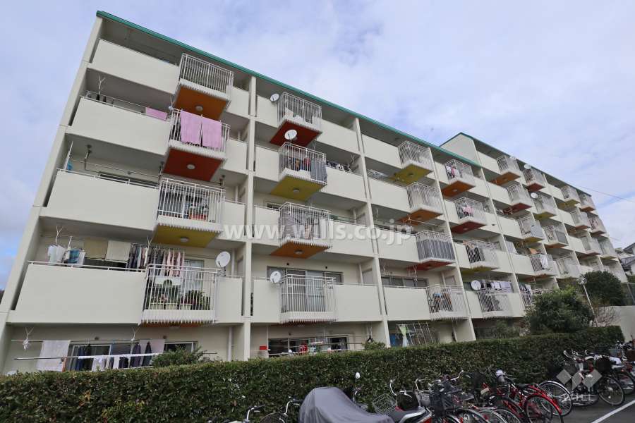 イトーピア高槻松が丘B棟の外観（南西側から）